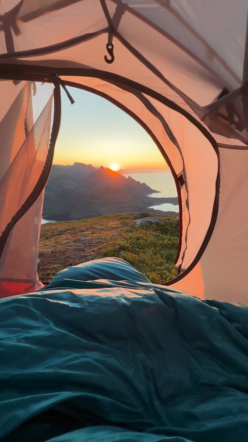 The perfect spot for a tent does exist, you just have to take your time to find it 🫶 

That’s maybe one of my favourite things about going for a camping trip! It’s not necessarily where you end up, but the whole journey. And when you finally do decide where to set it up, it’s just a plus when it’s this beautiful! 🤩 

Tell someone you love spending time with, that this is your ideal sleeping situation and go explore together! ✨
