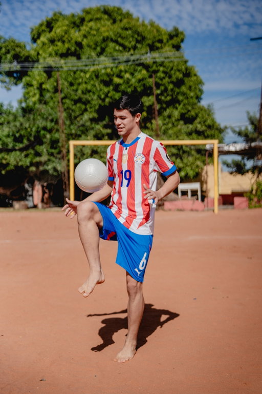 ⚽ Las juventudes de Paraguay están en la cancha y tienen una estrategia clara: construir una sociedad libre de violencia, donde todas las personas vivan con igualdad y respeto.

Thiago y Mathias saben que para levantar la copa del cambio se necesitan protagonistas. Con sus voces y acciones, demuestran cómo derribar estereotipos, gambetear los prejuicios y meterle un auténtico golazo al machismo.

En este regreso al Mundial de Fútbol, @lospynandipy se ponen la camiseta, dicen NO a la violencia y SÍ a la vida. ¿Te sumas a la selección del cambio? ¡El equipo te necesita! 🏆🔥

#QuieroVivirAsí #SinViolencia #Mundial2026