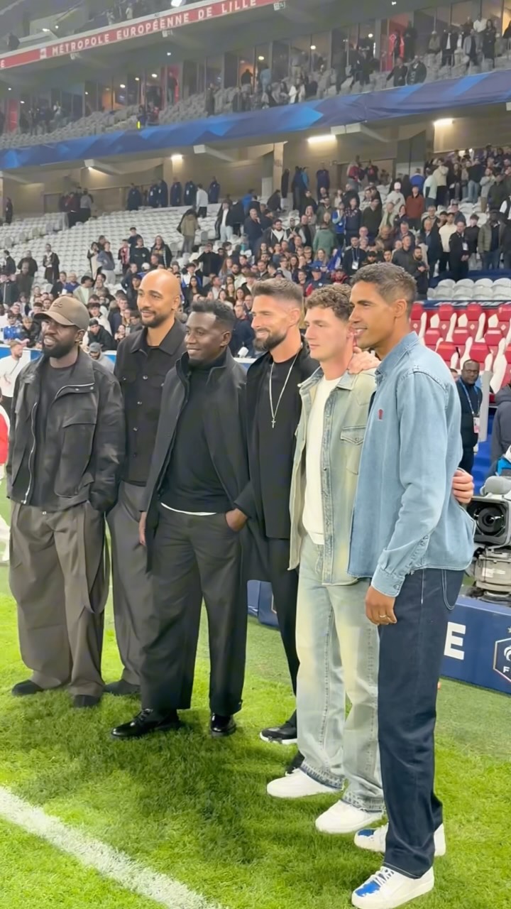 Les Bleus de 2026 ont retrouvé leurs glorieux aînés, Champions du Monde 2018 ! 💙@generation.2018

The 2026 France squad reunited with the heroes who lifted the World Cup in 2018.