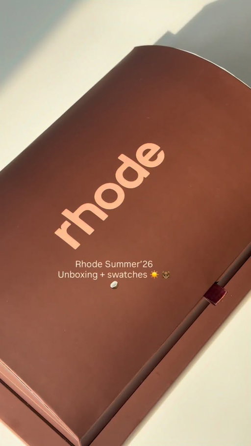 new @rhode Summer’26 collection unboxing + swatches 🤎 

Swatched:
-Highlight Milk - Shade 02
-Pocket Bronze - Shades Sunbed, Sip, Bake

*Summer’26 collection is launching on June 9th!! 

#rhode #rhodeskin #unboxing #makeuptutorial #contentcreator