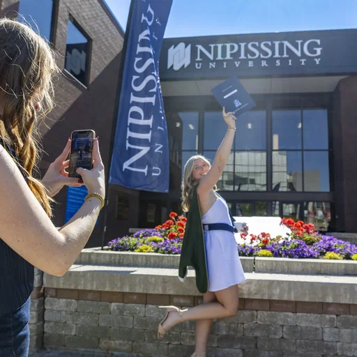What an incredible start to Convocation 2026! Congratulations to all the amazing grads from the Faculty of Arts and Science. The future is bright! 💚💙