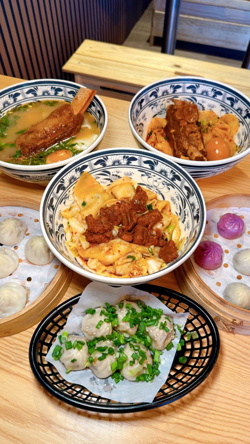 Mala Beef Rib Dry Noodle, Mala Beef Shank Dry Noodle, Beef Shank Noodle Soup, Pork Xiaolongbao, Pan Fried Mini Buns, & Sweet Duo Xialongbao (Taro & Red Bean) 📍 Fang’s Noodle House 🍜 ⁣
⁣
Fang’s Noodle House is located in Kirkland, WA. Here you can get delicious hand pulled noodles. Enjoy it with broth or have it dry style with their delicious house made sauce and different protein options. Customize it to your liking with different spice levels as well as noodle thickness. They also offer other dishes from dumplings to stir fried dishes and more! Come check them out!⁣
⁣
Thank you @fangsnoodlehouse for having us! ✨