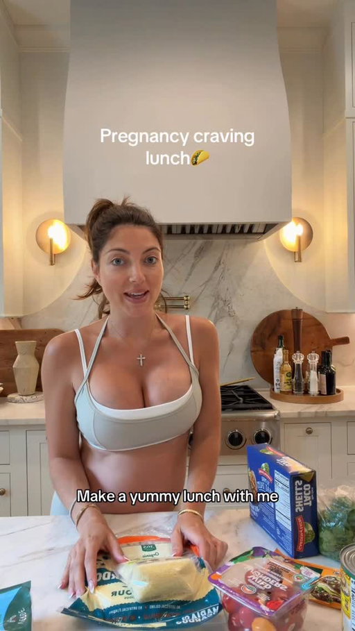 Make a “healthier” crunchwrap supreme with me🤰🏻🌮 #pregnant #foodstagram #mukbang #pookie
