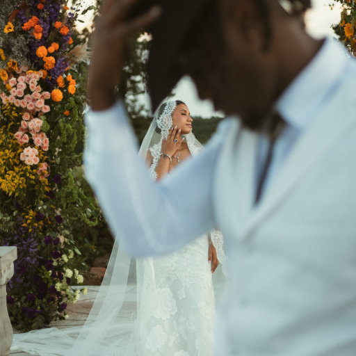 A Queen deserves a crown and a Castle. 💍

(Sneak Peek)

Tasty foods: by @jwsbarbecue @chelitas_tacos_llc 
Amazing pictures from: @sukitakespics @michelalfaro_official 
Beautiful floral: by @posh_petal_designs