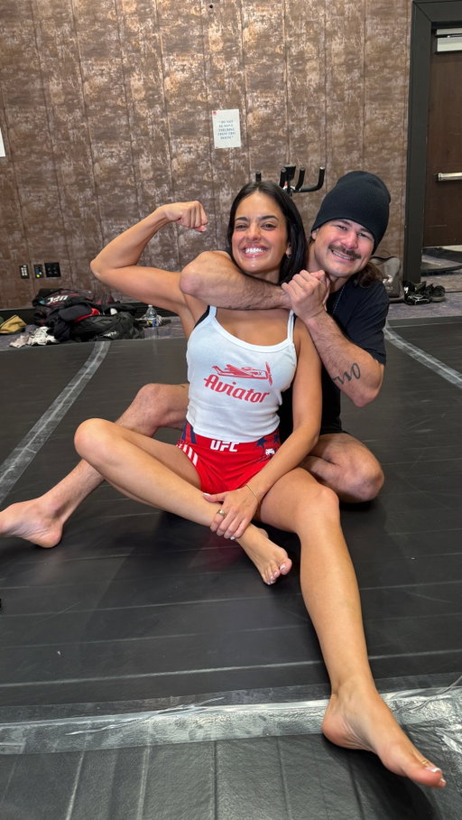 Is @diegolopesmma a better at jiujitsu or striking? 🤠🇧🇷🇲🇽🥋😂

Watch Diego Lopes vs Steve Garcia this Sunday, June 14th at UFC Freedom 250 on Paramount+

#ufc #ninadrama #diegolopes #mma #jiujitsu