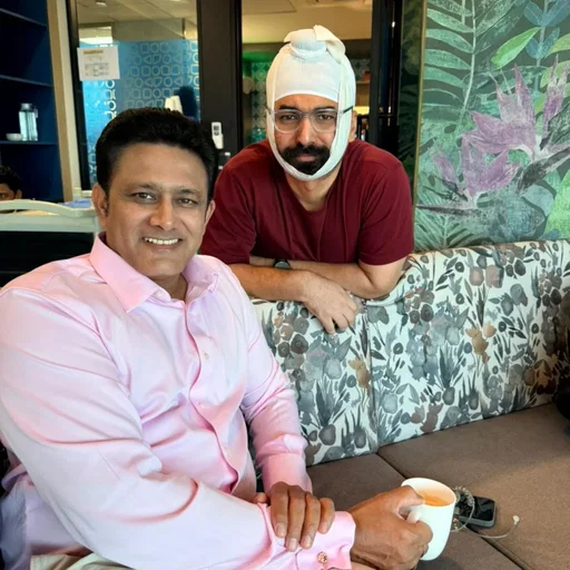 Wasn't cosplaying as Anil sir (2002). Thanks to @jatin_sapru, got this lovely photo with @anil.kumble.