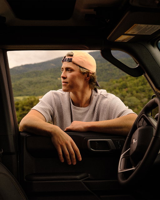 “My sister and I loved the look of the Bronco growing up and I promised I’m going to get her one in a few years.

It just has this rugged, outdoors feel to it. Driving it with the roof off, blasting some tunes – it's one of my favorite parts about driving a Bronco.” —Pro hockey player and Ford Bronco® owner @_willsmith2