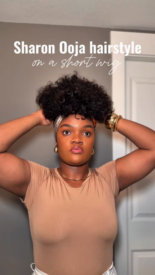 We’re back with a different variation of this hairstyle and it takes less than 2 minutes!

So if you don’t have long curly hair no problem, this wig I’m using is really short and it was easier to do than the long one.

Wig from @wigs_by_vickii