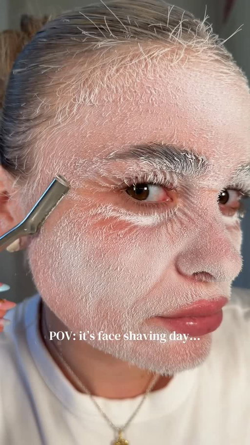 I love this time of the week!!! 
•
@batiste_hair dry shampoo @tweezermanuk face razor @yepoda pads @anua_global serum @medicube_global_official pink serum 
•
#makeup #unitedkingdommakeup #skincare #dermaplanning #shavingface
