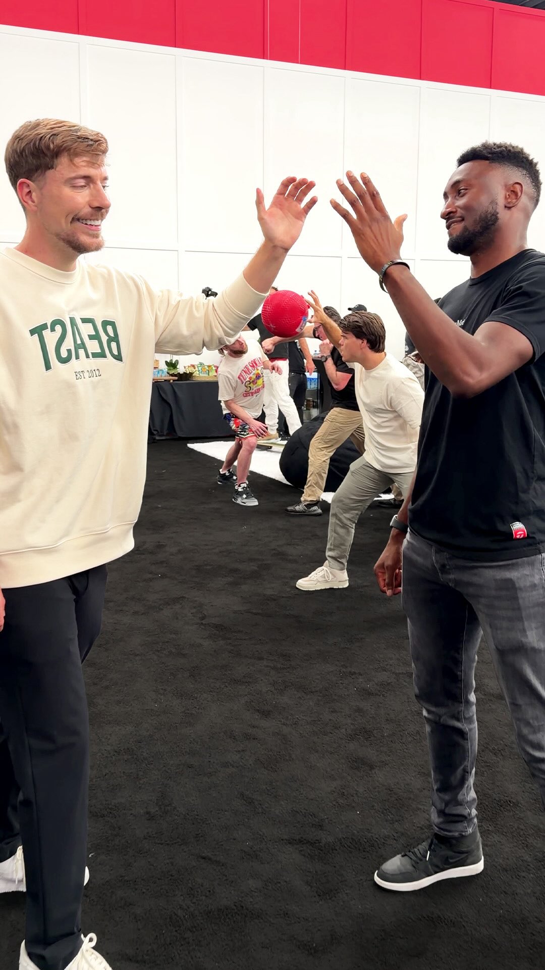 👀