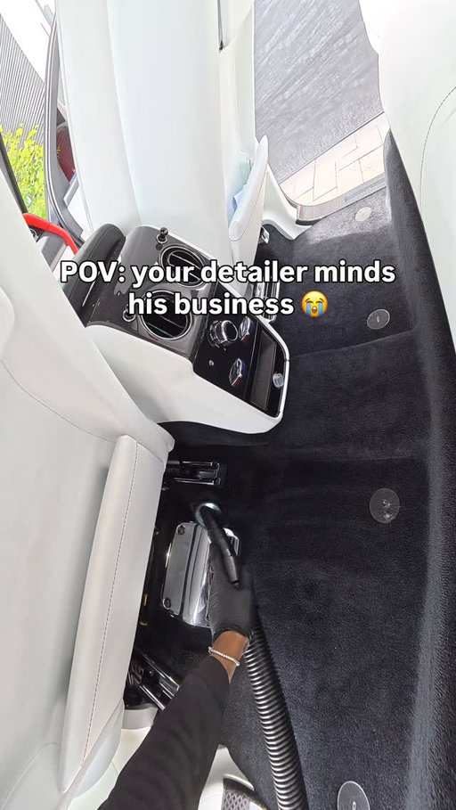 Chat my client might actually be in the Mafia 🫩

#detailing #cardetailing #rollsroyce #exoticcars #autodetailing