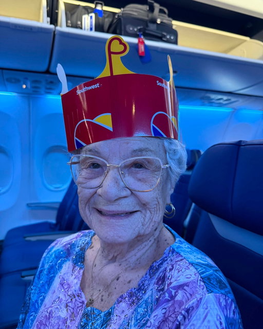 Happy 98th to Gena, queen of the skies 👑 

On her flight home the night before her 98th birthday, our Crew decided Gena deserved a special celebration. They brought a crown, handed her a margarita, and dimmed the cabin lights. Passengers lit up their call buttons as candles while the whole plane sang Happy Birthday. 🎉 

Join us in celebrating Gena’s 98th. Happy birthday, Gena!