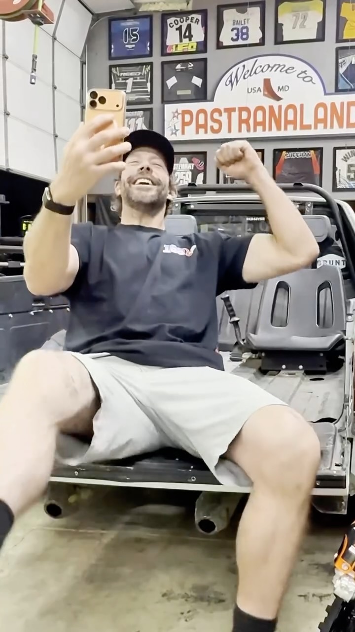 It’s really happening… the call where @travispastrana found out he’s backflipping at the White House 🇺🇸

@travispastrana @danawhite @blackriflecoffee
