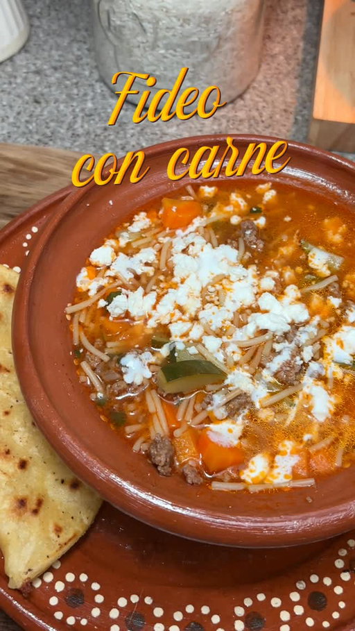 Hay recetas que nunca pasan de moda, y esta sopa de fideo con carne es una de ellas. 🫶
Cómo la preparan en tu casa?

#sopadefideo #recetasfaciles #mexicanrecipes #fideoconcarne #mexicanfood