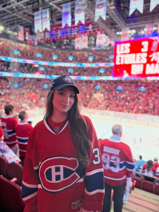 May Recap ↓💄🥅🏒🏡🍣🤒

+ @canadiensmtl in the playoffs 🏒
+ New Lip Liners from @saiebeauty 
+ full glam is soooo back
+ almost bought my dream country house 🫢
+ New Blush from @pradabeauty 
+ Beautifully clients 💄 
+ makeup kit set up aesthetic 
+ Bell Centre during the playoff @canadiensmtl >
+ poke bowl forever
+ @davidstea event + many matcha 
+ Mr Cat being the cutest always
+ @champagnepapi new ALBUM; listening party
+ @morphebrushes New Powder Launch
+ Outdoor Theater in full swing
+ Third bottle of the @rhode glazing milk 
+ @sushishoplove for lunch > 
+ got super sick but we made it 💗🥺

How was your month of May? 

#newmakeup #montrealcanadiens #makeupfavorites #contentcreatorlife #makeupartistlife