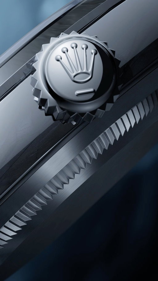 The @Rolex Explorer 40’s case back, edged with fine fluting, is hermetically screwed down against the middle case with a special tool that grants only certified Rolex watchmakers access to the movement. This system, invented in 1926 with the creation of the Oyster case, guarantees waterproofness. #Rolex #Explorer #OfficialRolexRetailer #RaffiJewellers #Toronto #Mississauga #Yorkdale #SquareOne