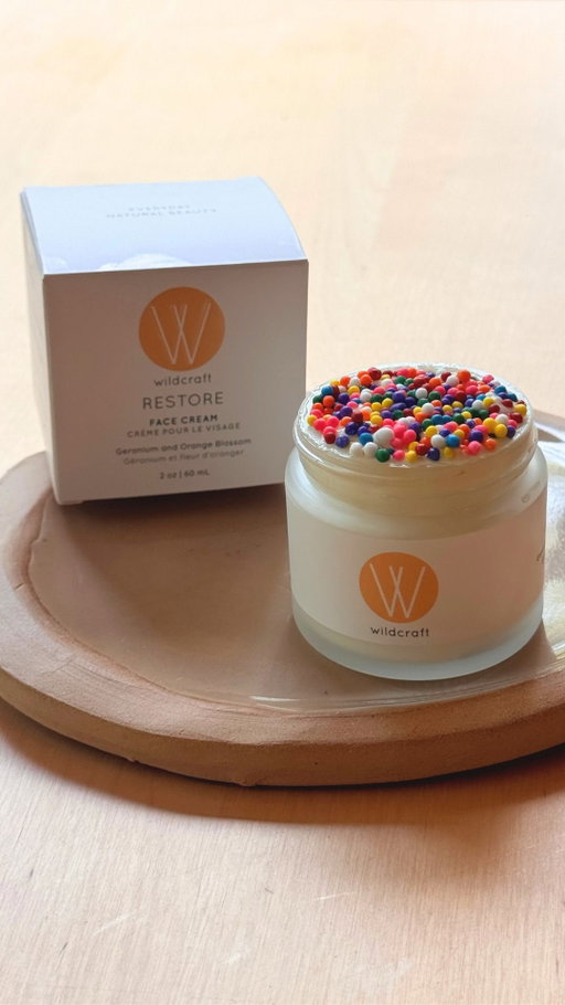 Okay, hear us out... we couldn't scroll past another dot cake without trying our own version 😅🧁✨