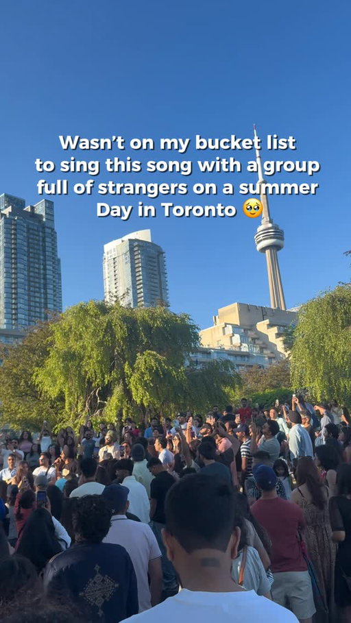 Funny how a song from your childhood starts making sense years later when you’re chasing dreams far away from home 🥺🥺 so wholesome!
.
Follow @preevoyage for more events like this ❤️
.
.
.
#torontomusicgarden #bollywood #torontolife #torontoblogger #indiansincanada 

[live music, Toronto summer, jamming, Bollywood, Canada, Indian, india, Toronto jamming culture, Toronto music garden, Bollywood music, summer events Toronto, jamming session Toronto]