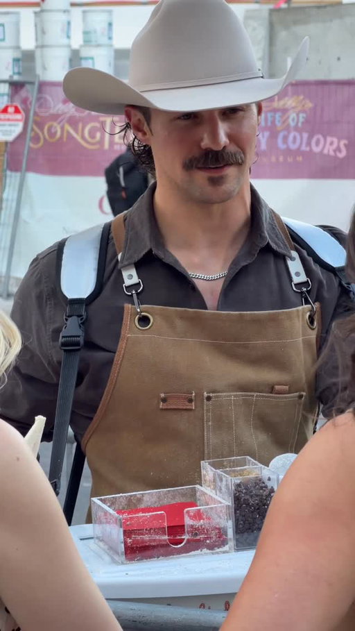 Now I got something to eat 🤠
•
•
•
•
•
#fyp #rileygreen #cmafest #nashville #foryoupage