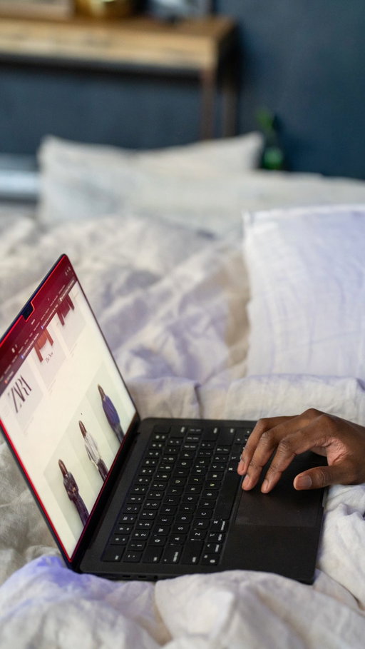 A calmer screen experience for your MacBook. 

#bluelightblocking #bluelightprotection #redlightbenefits