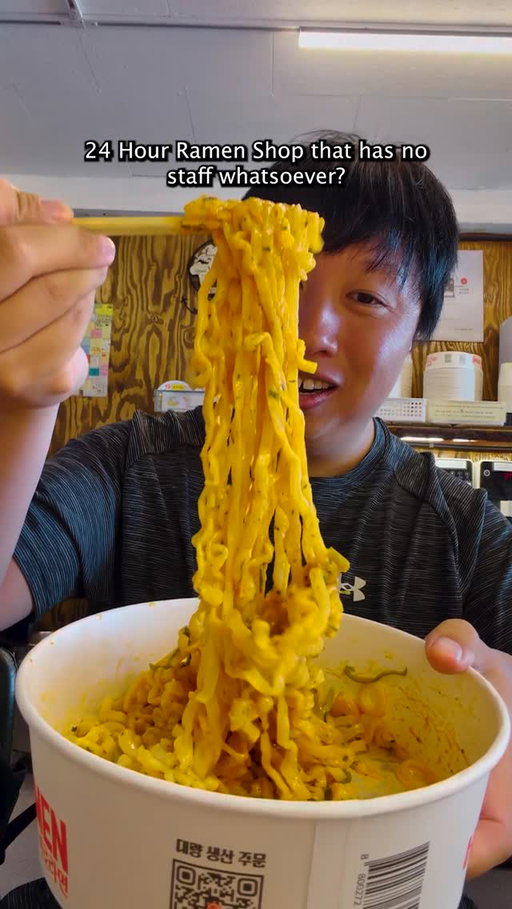 24 Hour Ramen Shop with No staff 🍜🍗🍛🍲 #ramen #seoul #korea #koreanfood #instantnoodles