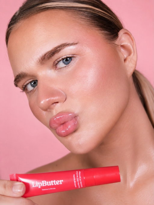 working on my beauty portfolio ✨🤍

as a Los Angeles–based beauty creator, I’ve been exploring more beauty-focused photography and building a portfolio that reflects the kind of work I hope to do more of in the future.

excited for new opportunities, collaborations, and creative projects ✨

which shot is your favorite? 👀 @kyliecosmetics @pixibeauty @yslbeauty @covergirl @saturday_skin @mcobeauty @mcobeauty_us 

📸 @vivi.vision_ 

#BeautyPortfolio #CommercialBeauty #BeautyPhotography #LosAngelesCreator #BeautyCreator