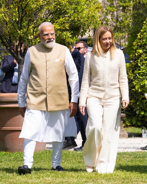 Congratulazioni a Narendra Modi che oggi diventa il Primo Ministro eletto più longevo nella storia dell’India.
 
È stato un piacere ritrovarci a Roma nelle scorse settimane e lanciare assieme un Partenariato Strategico Speciale che guarda al futuro per creare nuove opportunità per le nostre Nazioni e i nostri popoli.