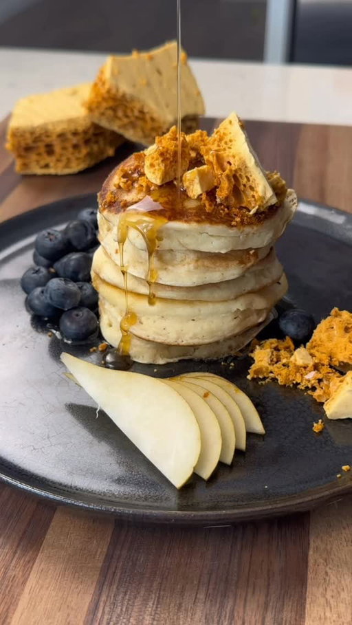 Honeycomb Pancakes:

For the honeycomb add one teaspoon bi-carb soda to 100 grams of microwaved hot sugar.

Pancakes:

One cup self raising flour
One cup milk
One tablespoon sugar
One tablespoon melted butter

Let’s do this!

#georgegeorgievski #honeycombpancakes