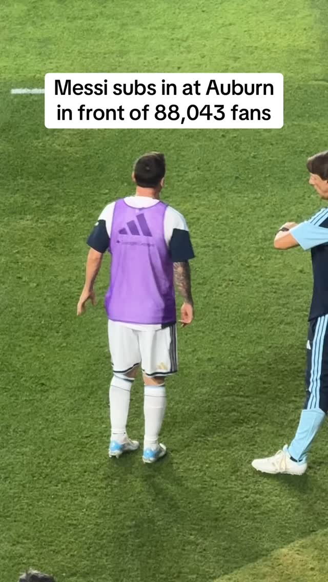 Listen to the crowd at Auburn’s Jordan-Hare Stadium as legendary soccer star Lionel Messi enters the game during Argentina’s win over Iceland 🇦🇷 🇮🇸