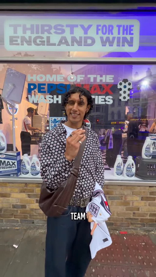 The Pepsi MAX Lucky Shirt Launderette was lucky for me last week, come along on the 10th June so you don’t miss your last chance to wash your shirt before the summer! #AD @pepsiuk
