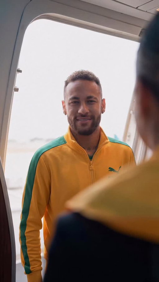 Now boarding to SHOWTIME ✨
On a scale from 1 to 10 how hyped are you and why is it 12?

#PUMAShowtime #footballculture #futbol #vamos #herewego