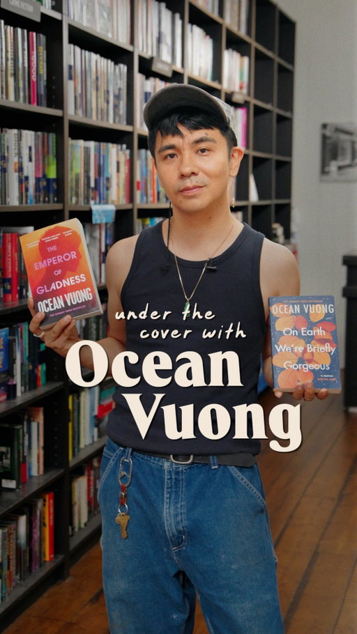 Ocean Vuong, award-winning poet and author of the beloved On Earth We’re Briefly Gorgeous, joins us Under the Cover 🧡
 
Ocean’s latest novel, The Emperor of Gladness, is about the unlikely and life-changing bond between a young man and an elderly widow in Connecticut. It’s a beautiful and heartfelt look at love, loneliness and chosen family on the margins of American society.
 
It was a joy to speak with Ocean about some of the books he loves - and why he can’t get on board with Austen... Let us know if you agree with him! And you can order his new novel, or any of his recommendations, though our online bookshop (affiliate link in bio)
 
🎥 Thank you to Goldsboro Books for hosting us in the middle of a London heatwave!
 
📜 Ocean’s list:
 
The Emperor of Gladness and On Earth We’re Briefly Gorgeous by Ocean Vuong
Pride and Prejudice by Jane Austen
Wuthering Heights by Emily Brontë
In Praise of Shadows by Jun’ichirō Tanizaki
Letters to a Young Poet by Rainer Maria Rilke
Moby-Dick by Herman Melville
Stand by Me, directed by Rob Reiner, based on The Body by Stephen King
Sula by Toni Morrison
The Tale of Genji by Lady Murasaki
The poems of Catullus