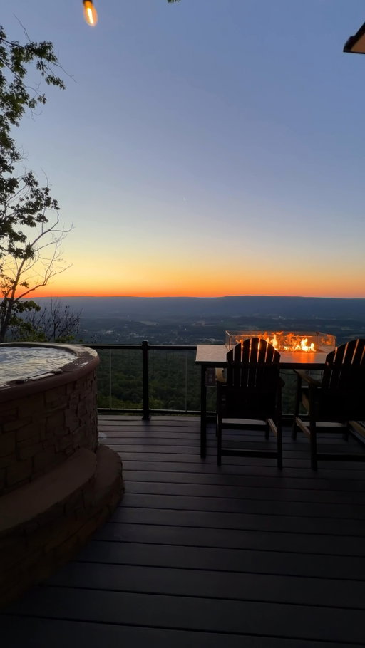 Front-row seats to sunset, every single evening at @boltfarmtreehouse 🤍🌇

Who are you sharing this view with?