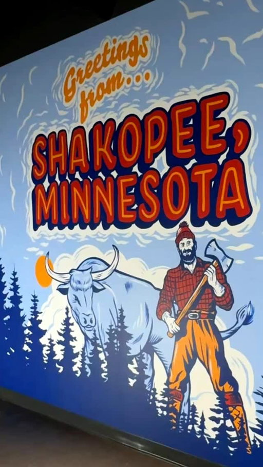 We’re excited to give every artist a Minnesota welcome when they arrive backstage and make them feel right at home in Shakopee. Thanks to @bschoonyart for the design and to @adamturman for bringing this mural to life!