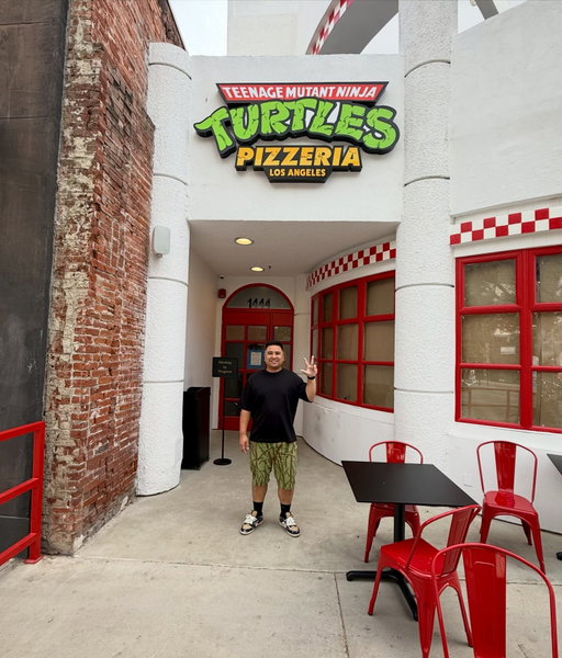 The wait is over. 🍕🐢

The first-ever official TMNT Pizzeria is opening in Los Angeles on June 20th, 2026 at 11AM — and the Turtles will be there in person to celebrate with us!

📍 TMNT Pizzeria Los Angeles @tmntpizzeriala 
1444 3rd Street, Santa Monica, CA