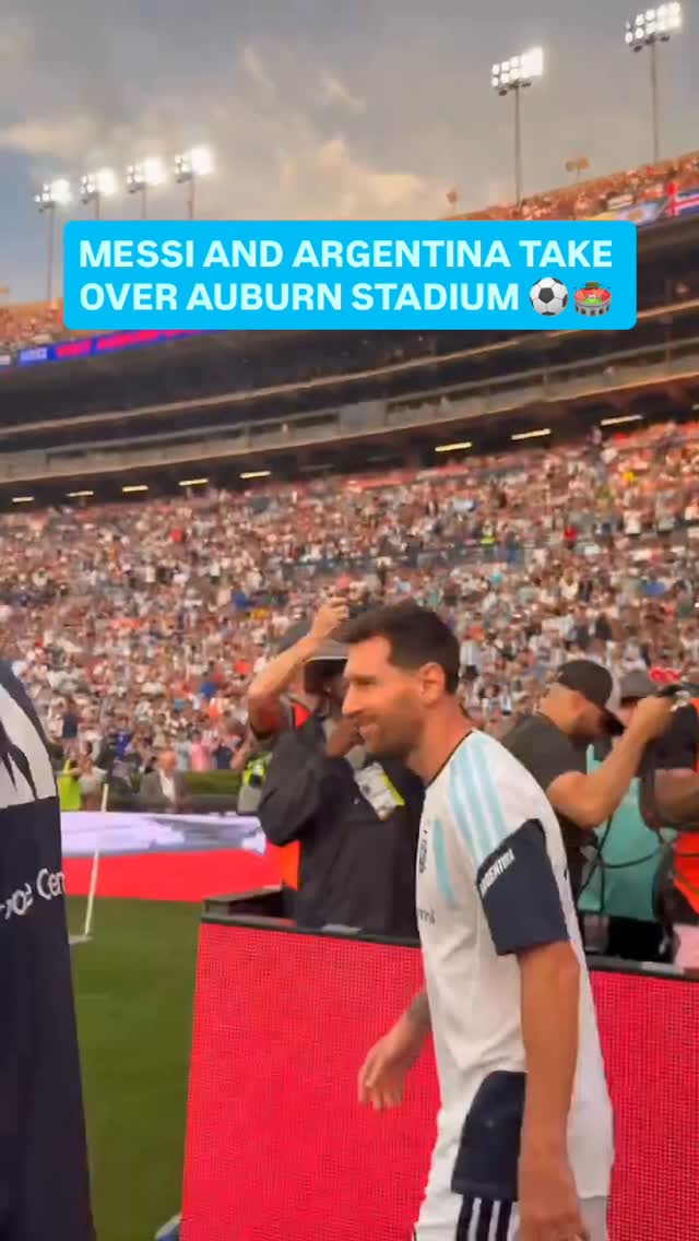 Lionel Messi and Argentina played WC friendly at Jordan-Hare Stadium 🔥

Should teams do this more? 🍿

(via @auburntigers)

#worldcup #soccer #messi #cfb #auburn