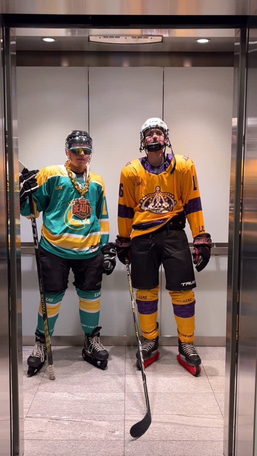 Workday’s done. Game’s just getting started. OA Adult hockey registration opens in ONE WEEK🔥Link in bio to join the waitlist🏒

#adulthockey #lug
