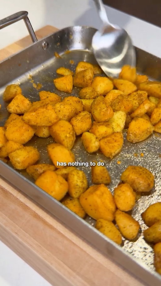 Crispy roasted potatoes start with the pan. If your pan can't hold heat, your crust never had a shot. 

@misenkitchen stainless steel roasting pan holds heat exactly how you need it to get those perfectly golden crispy potatoes.

Link on profile, code BLAKEGUIDRY gets you 15% off