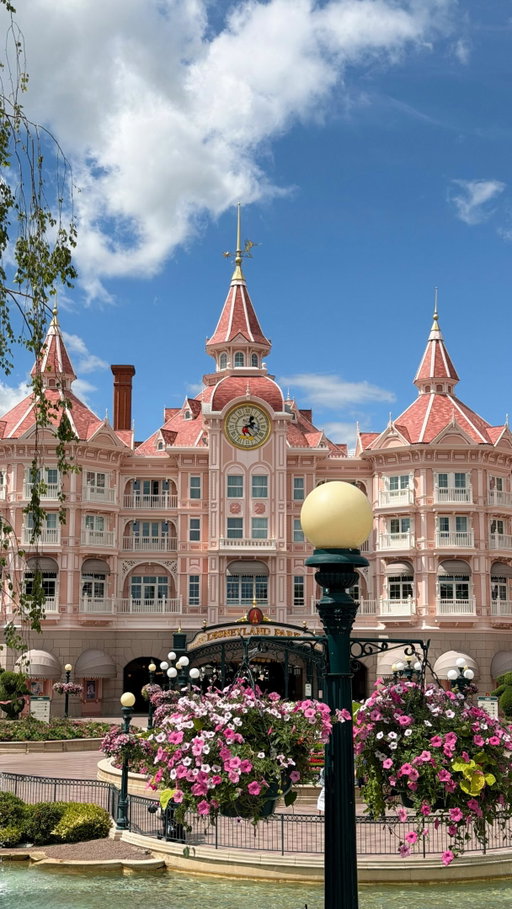 a hotel that came right out of a fairytale ✨💕 #disneylandparis #disneylandhotel #disneyhotel #parisdisney #paris