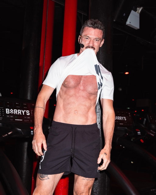 Bold. Sexy. Proud as hell. 
⠀⠀⠀⠀⠀⠀⠀⠀⠀
@Barrys teamed up with @BDXYstudio Co-Founders, @thereallukeevans and @frantomasr, to create an exclusive collection available at Barry’s only. 
⠀⠀⠀⠀⠀⠀⠀⠀⠀
Link in bio to shop the drop. #Barrys #BDXY