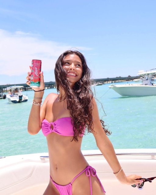 heard it’s an @alaninutrition summer 👀☀️👙🌊 #alanipartner