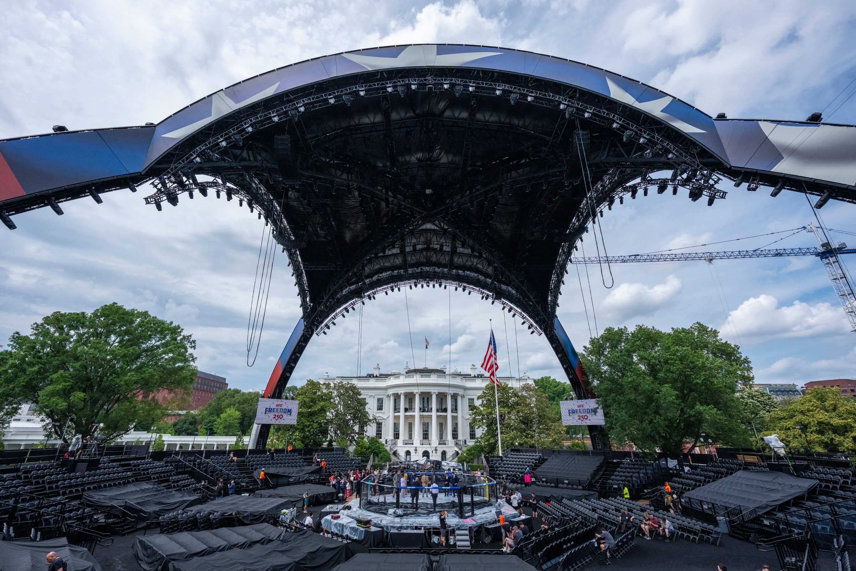 The Octagon has made it to the White House.

#UFCWhiteHouse is LIVE SUNDAY JUNE 14 at 8pmET on @ParamountPlus!

[ UFC Freedom 250 is presented by @CryptoComOfficial and @RamTrucks ]