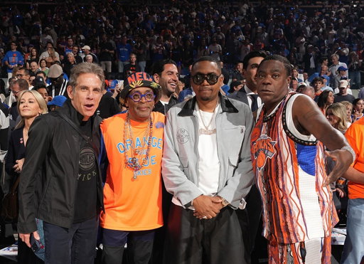Ben Stiller, Spike Lee, Nas, & Tracy Morgan sitting courtside.

The OGs!!