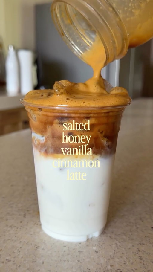 This flavor omg 😍🤤

Save this if you want to make one if the easiest and most delicious latte syrups 

All you need is:

1 cup of honey
1 cup of water
1 tbsp of vanilla extract
Cinnamon 

4 simple and easy ingredients that’s it!!

Put it all together in a pan, let it cool and then you’re good to go!!

I usually do about 30g of the syrup mixed with 2 shots of espresso!