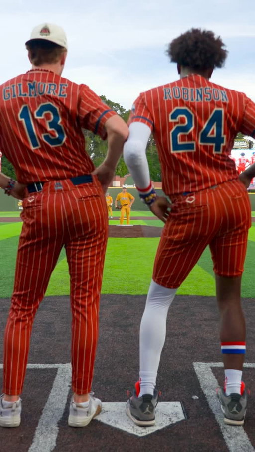 Nobody asked who started the dance circle. Everybody knows who finished it😏

#indianapolisclowns #bananaball #trend #dancing #baseballlife