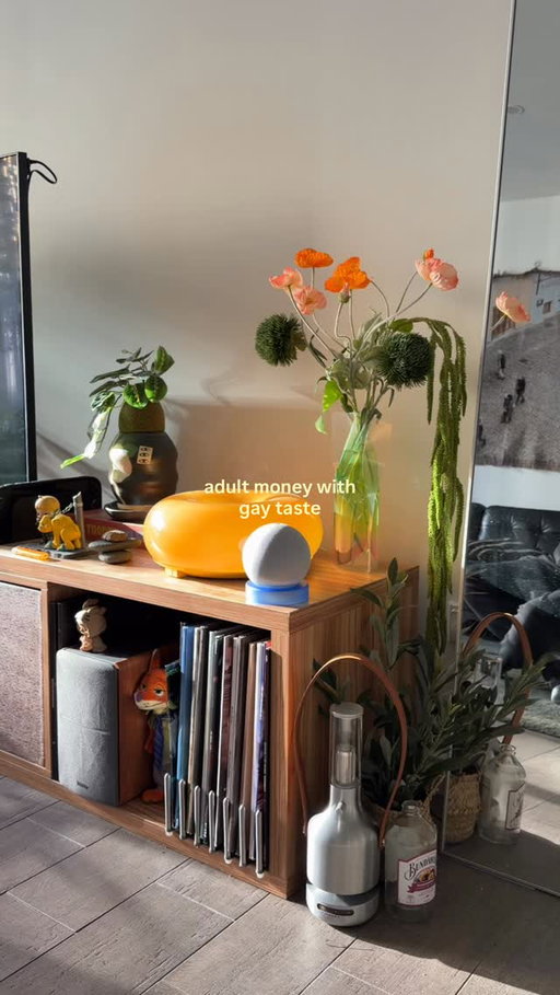 Happy Pride Month! 😋 Celebrating my fellow queer interior enthusiasts + allies 💛 #interiordesign #homeinspo #pridemonth #lgbt #homedecor
