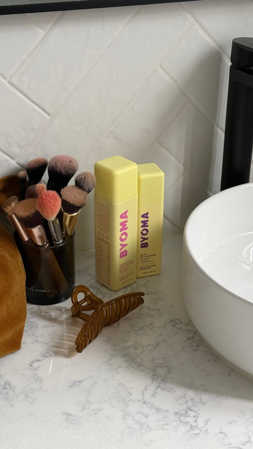 Great skin starts with a double cleanse! 💦 #gifted 

I recently started the @byoma Milky Oil Cleanser and Foaming Rice Cleanser in my routine which are the perfect barrier-friendly pair!

💛 The Milky Oil Cleanser melts away SPF, makeup and impurities with its unique Barrier Lipid Complex, moringa seed oil, olive fruit oil and squalane formula. 

💛 Foaming Rice Cleanser deep-cleans without stripping and leaving the skin feeling fresh and balanced
Its formulated with Rice extract and Marine Algae to hydrate, soothe, brighten skin tone with every wash!

Both are gentle for daily use for every skin type and are also really affordable. All BYOMA products are less than $35 and available at @sephoraaus 

#byoma #byomaroutine #doublecleanse 
Melbourne beauty , double cleanse , skinfluence , barrier protection