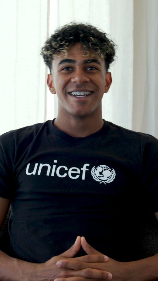 A new chapter. On and off the pitch. Today @lamineyamal becomes a UNICEF Goodwill Ambassador.

From street games in his barrio to packed stadiums around the globe, play has been part of Lamine’s story throughout his life. Now he's using his voice to stand up for every child’s right to play.

Because play isn’t a privilege. It's for everyone. No matter who you are, where you are from or what your life looks like.

This #InternationalDayofPlay, hear his message on why play matters #ForEveryChild. 💙

***
Un nuevo capítulo. Dentro y fuera de la cancha. Hoy, Lamine Yamal se une a UNICEF como Embajador de Buena Voluntad.

Desde los partidos en el barrio hasta los estadios llenos alrededor del mundo, el juego ha sido parte de su historia desde el comienzo.
Ahora, también alza la voz para defender el derecho de todos los niños y niñas a jugar.

Porque jugar no es un privilegio. Es un derecho. Y debe ser para todos. Sin importar quién seas, de dónde vengas o cómo sea tu vida.

En este #DíaInternacionalDelJuego, escucha su mensaje sobre por qué el juego es importante #ParaCadaInfancia. 💙