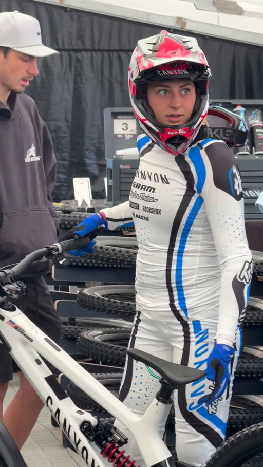 No rain jacket, no worries ⚪️🔵

#CanyonBikes #MTB