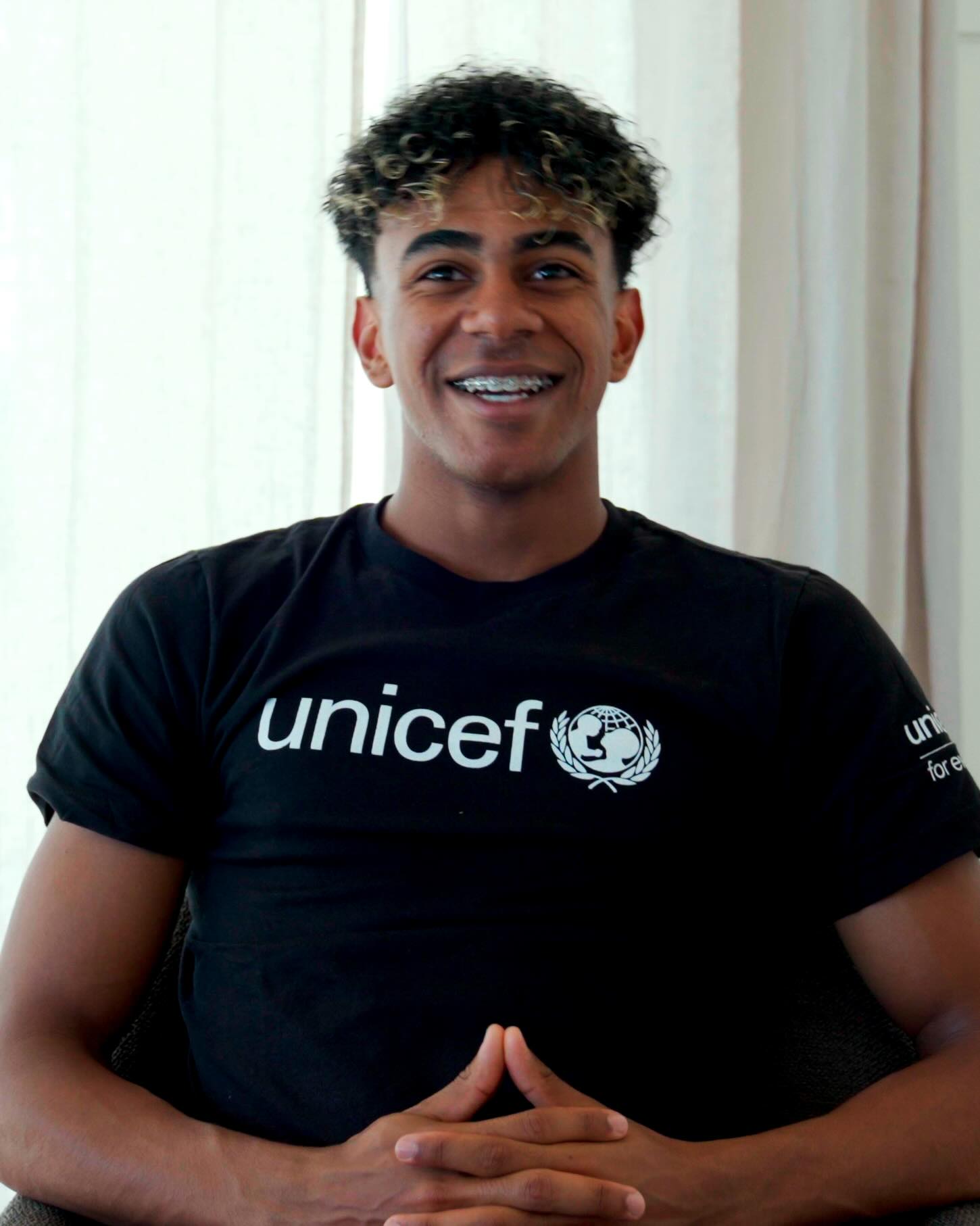 Lamine Yamal, Barça’s number 10, has been appointed a UNICEF Goodwill Ambassador.
Twenty years later, FC Barcelona, UNICEF, and the Barça Foundation come together once again. Lamine Yamal takes on a commitment that extends far beyond football, championing solidarity and the rights of children around the world. 💙❤️


Lamine Yamal, el 10 blaugrana, és nomenat ambaixador de bona voluntat d’UNICEF.
Vint anys després, els camins del FC Barcelona, UNICEF i la Fundació Barça es tornen a creuar. Lamine Yamal assumeix un compromís que transcendeix el futbol: la defensa de la solidaritat i dels drets dels infants arreu del món.💙❤️


Lamine Yamal, el 10 azulgrana, es nombrado Embajador de Buena Voluntad de UNICEF.
Veinte años después, los caminos del FC Barcelona, UNICEF y la Fundación Barça vuelven a cruzarse. Lamine Yamal asume un compromiso que trasciende el fútbol: la defensa de la solidaridad y de los derechos de la infancia en todo el mundo.💙❤️